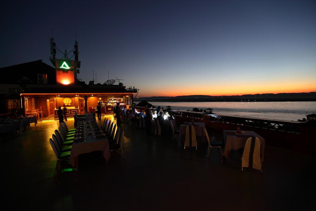 Ayarwaddy River View Hotel Mandalay Exterior photo