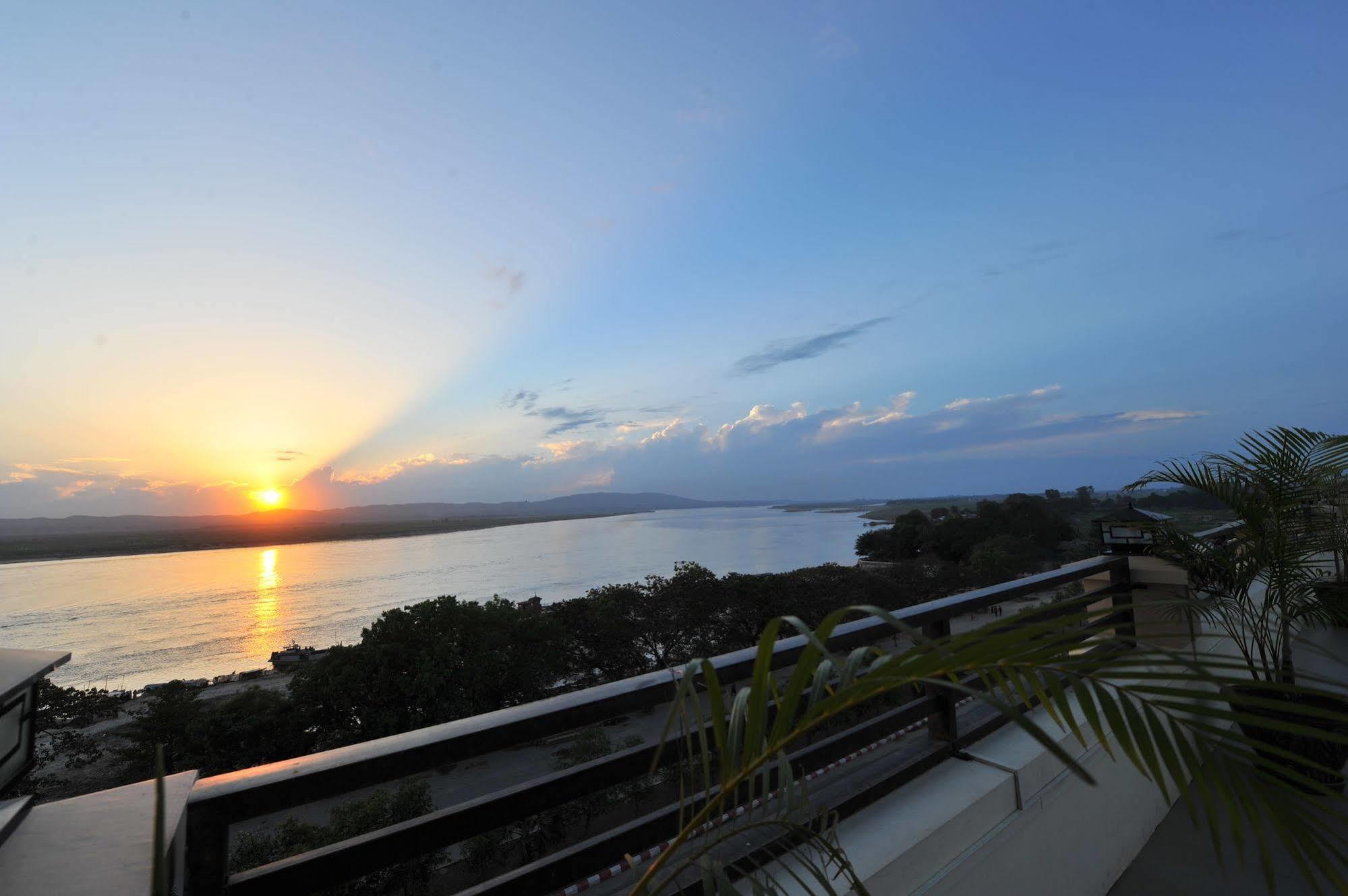 Ayarwaddy River View Hotel Mandalay Exterior photo